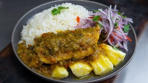 Seco de Pollo con Yuca